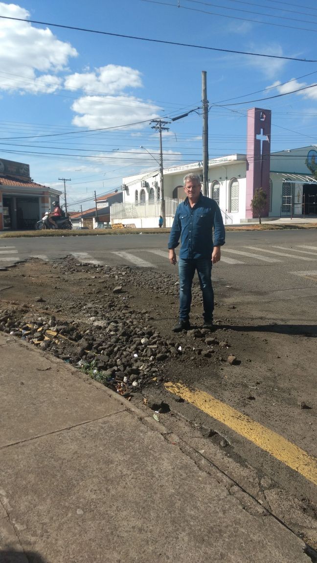 201865_Vereador Paulo Monaro questiona recapeamento no Laranjeiras.jpg